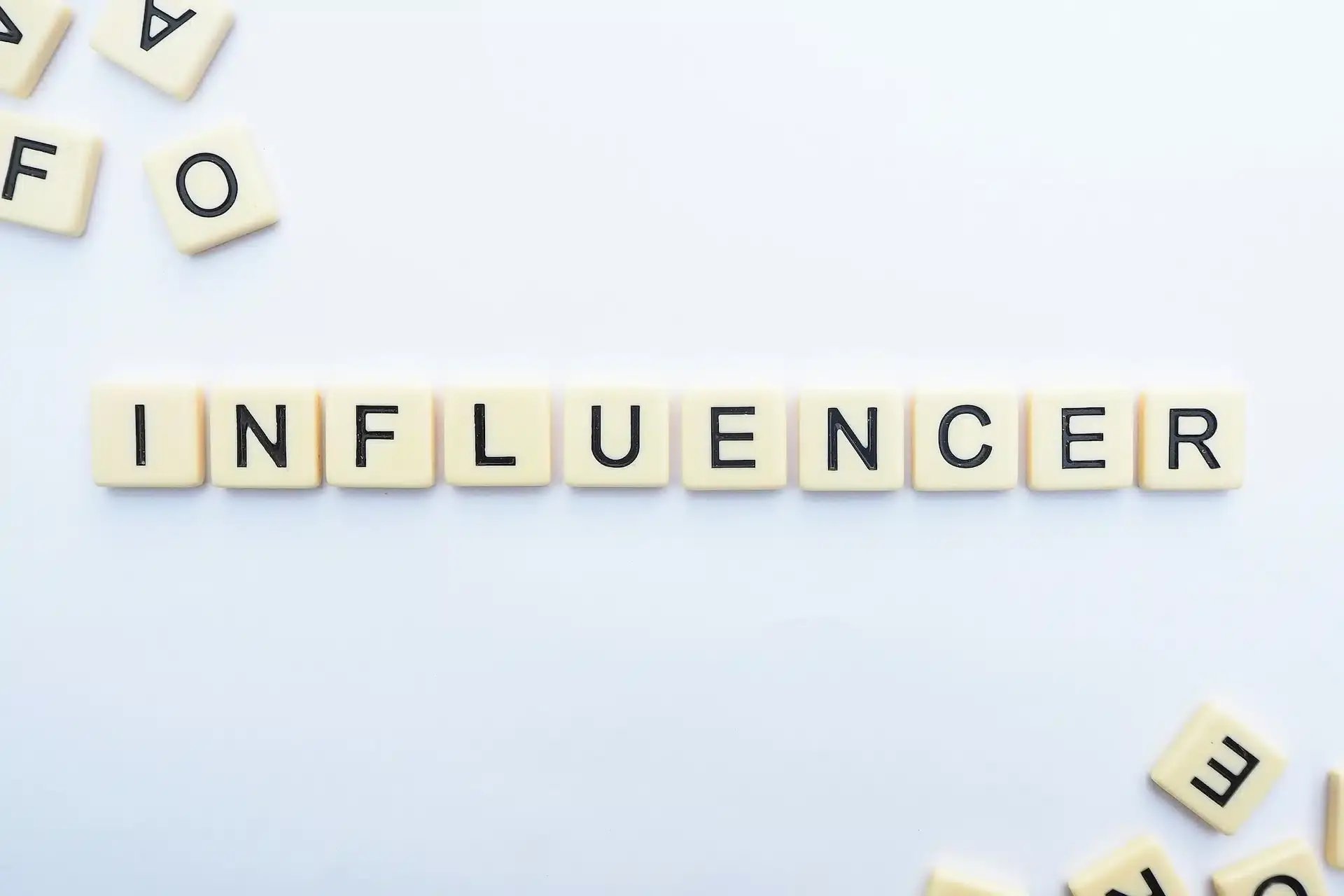 Het woord influencer is losse stukken