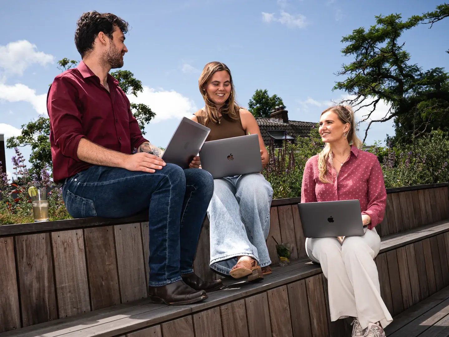 Online marketeers op het balkon