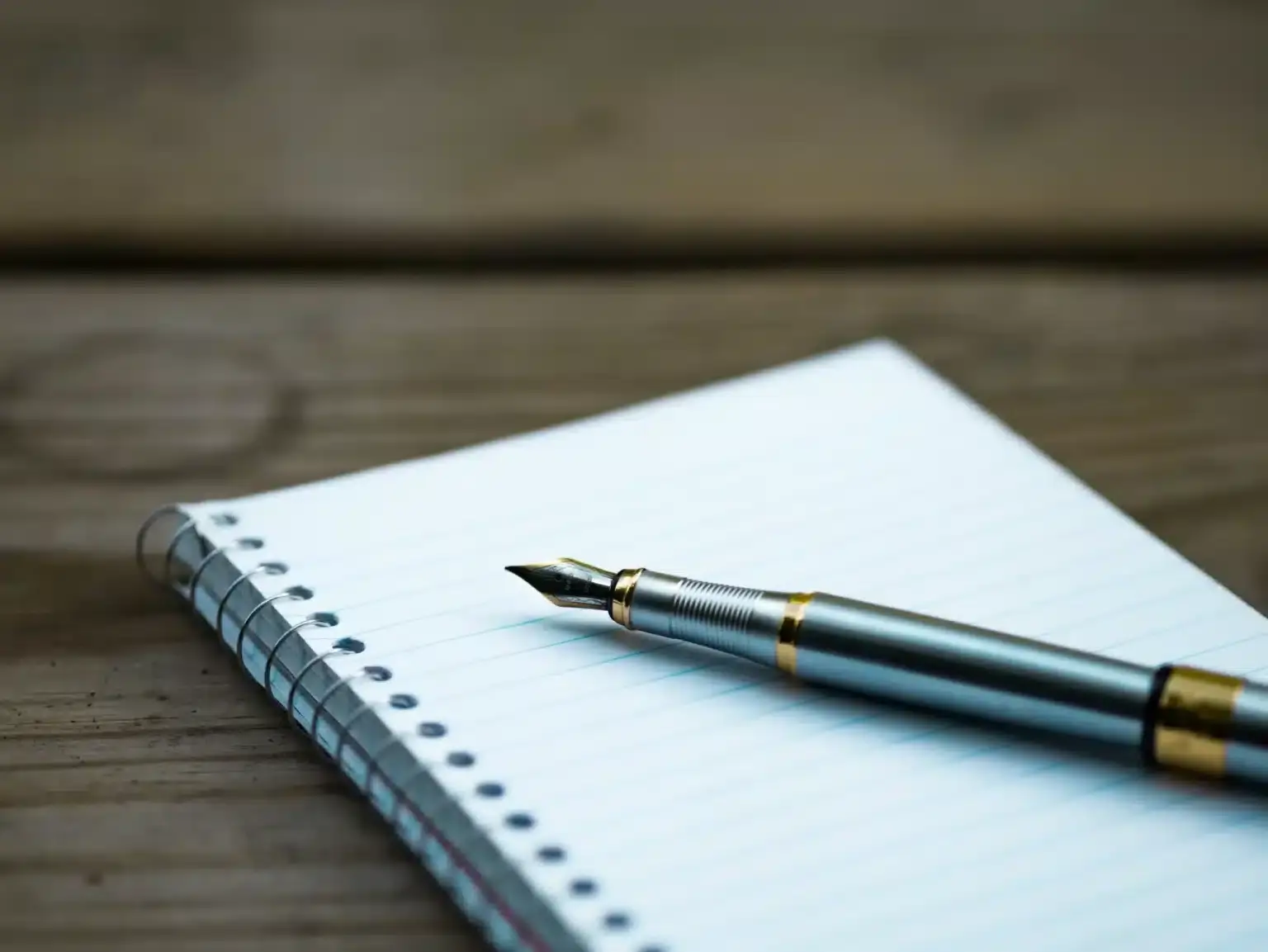 Notitieblok met vulpen